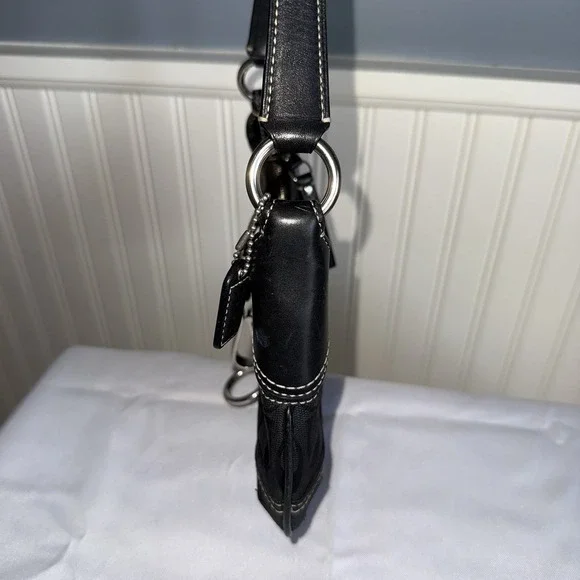 Vintage Coach Mini Black Signature C Hampton Hobo Clip Shoulder Hand Bag Purse - Picture 10 of 13